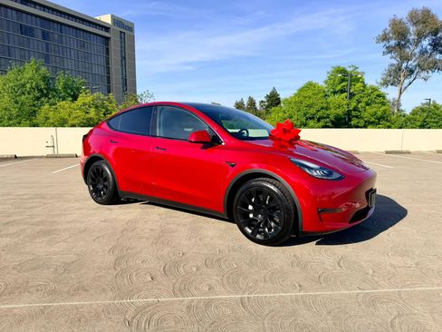 Used 2021 Tesla Model Y Long Range AWD/4WD image 3