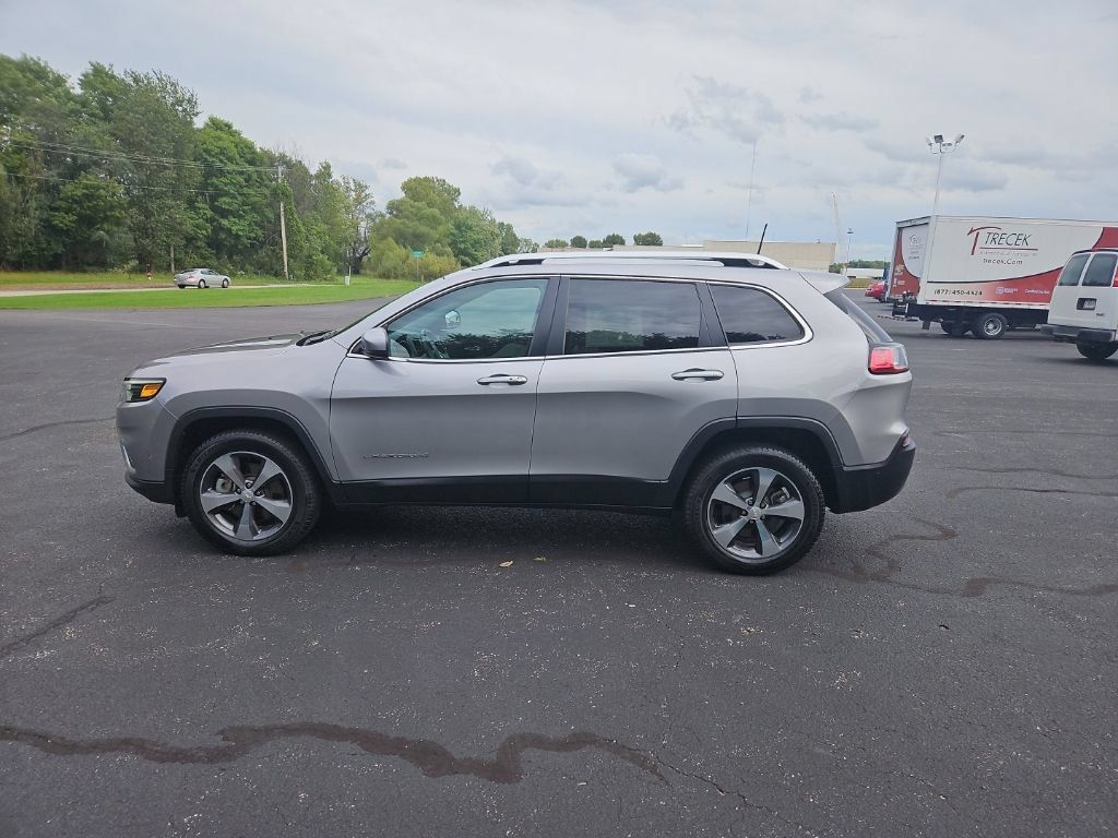 Used 2019 Jeep Cherokee Limited w/ Technology Group AWD/4WD image 4