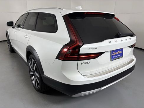 Used 2025 Volvo V90 B6 Cross Country Plus w/ Protection Package Premier image 6