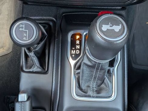 Used 2024 Jeep Wrangler Unlimited Sahara w/ Technology Group AWD/4WD image 19
