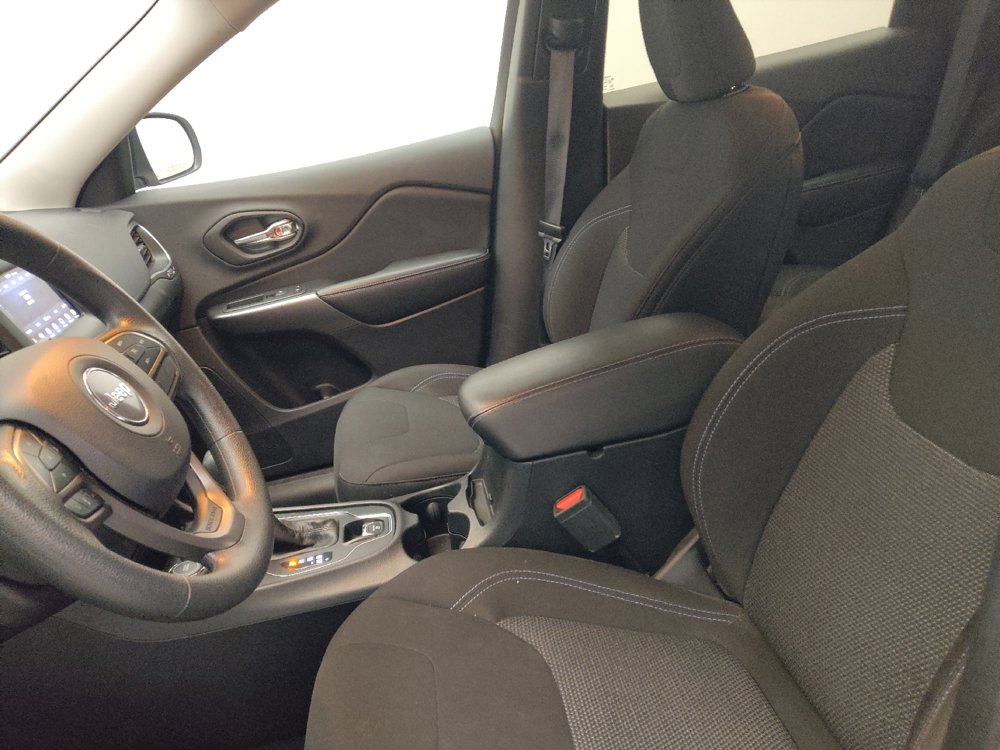Used 2019 Jeep Cherokee Latitude w/ Popular Appearance Group AWD/4WD image 17