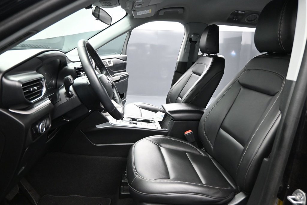 Certified 2023 Ford Explorer XLT w/ Equipment Group 202A RWD image 10