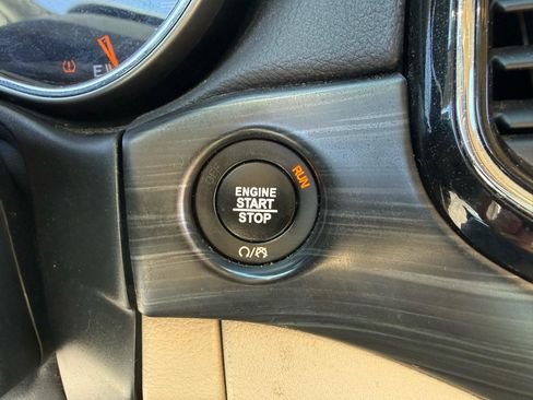 Used 2020 Jeep Grand Cherokee Laredo w/ 18" Wheel & 8.4" Radio Group AWD/4WD image 15