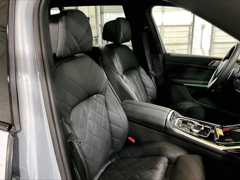 Used 2026 BMW X7 xDrive40i AWD/4WD image 9