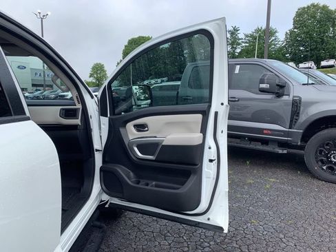 Used 2024 Nissan Titan SV w/ SV Convenience Package AWD/4WD image 14