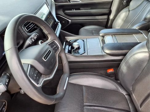 Used 2024 Jeep Wagoneer Series II w/ Flexible Seating Group RWD image 16