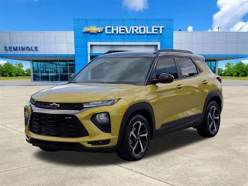 Used 2023 Chevrolet TrailBlazer RS w/ Sun and Liftgate Package FWD image 2