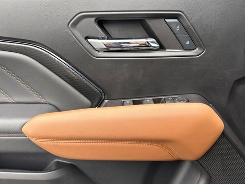 Used 2024 GMC Canyon AT4 w/ Technology Package image 12