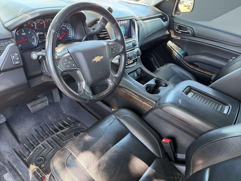 Used 2017 Chevrolet Suburban LT w/ Luxury Package RWD image 4