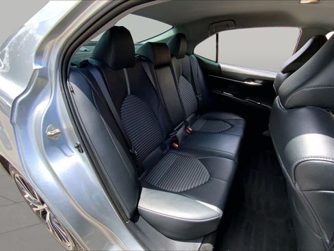 Used 2019 Toyota Camry SE FWD image 19