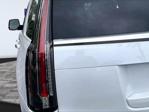 Used 2020 Cadillac Escalade Luxury RWD image 21
