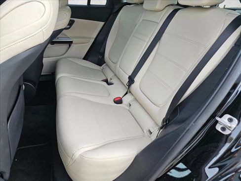 Used 2024 Mercedes-Benz GLC 300 image 13