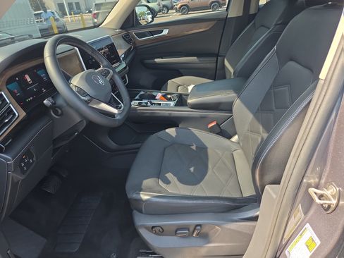 Used 2024 Volkswagen Atlas SE FWD image 5