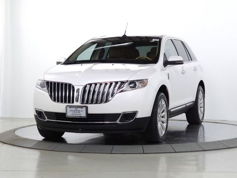 Used 2013 Lincoln MKX AWD image 3