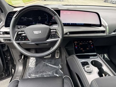 Used 2026 Cadillac Vistiq Platinum w/ LPO, Floor Liner Package AWD/4WD image 31