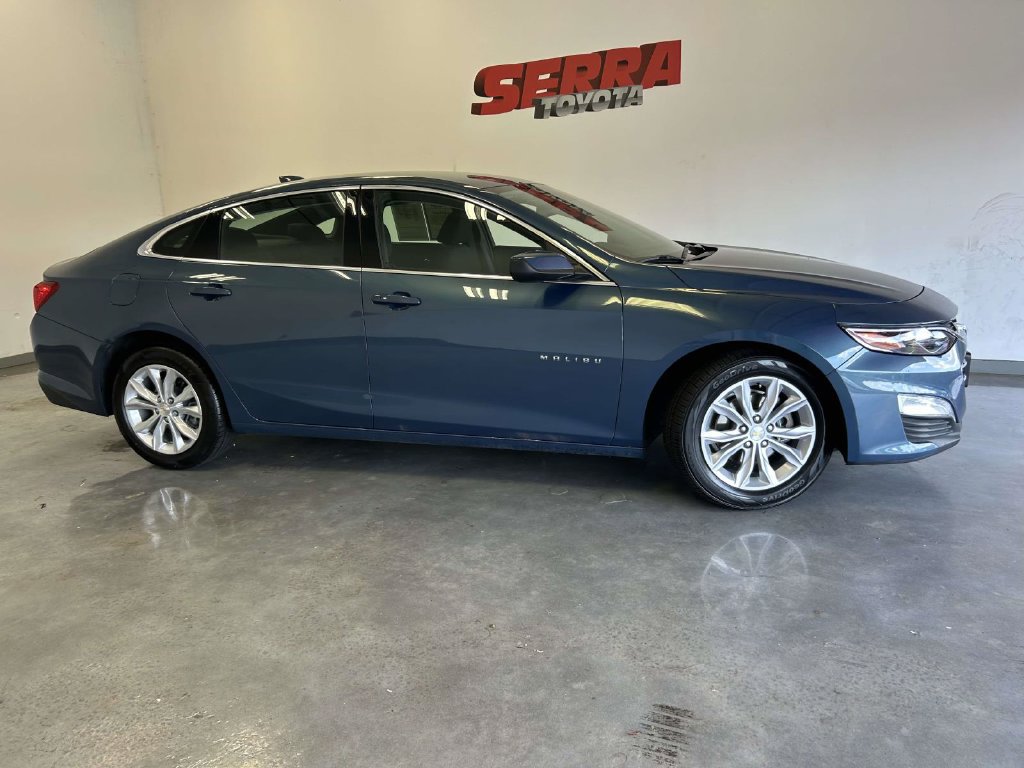 Used 2025 Chevrolet Malibu LT FWD image 2
