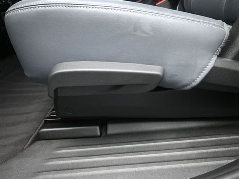 Used 2019 Buick Enclave Essence image 11