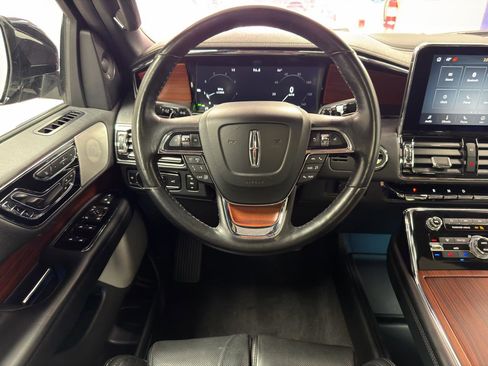 Used 2020 Lincoln Navigator Reserve w/ Luxury Package image 28