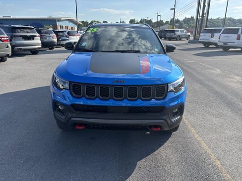 Used 2025 Jeep Compass Trailhawk AWD/4WD image 9