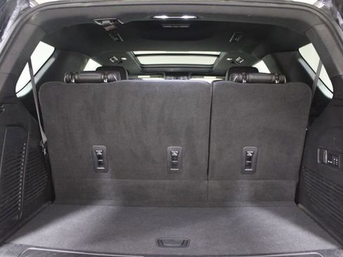 Used 2022 GMC Yukon SLT w/ SLT Premium Package image 14