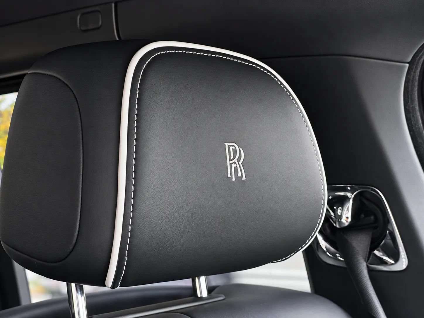Used 2020 Rolls-Royce Cullinan Black Badge AWD/4WD image 30