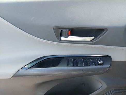Used 2022 Toyota Venza LE AWD/4WD image 35