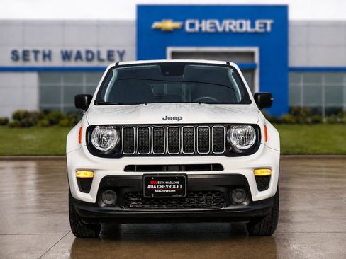Used 2023 Jeep Renegade Latitude AWD/4WD image 50