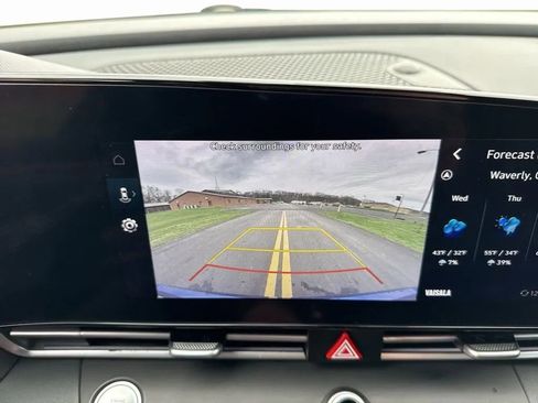 Used 2024 Hyundai Elantra SEL image 20