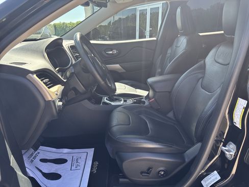 Used 2017 Jeep Cherokee High Altitude w/ Luxury Group FWD image 10