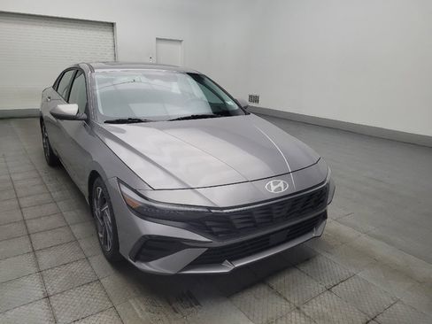 Used 2025 Hyundai Elantra SEL FWD image 13