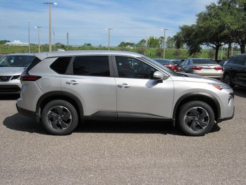 Certified 2024 Nissan Rogue SV FWD image 2