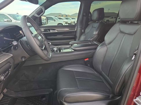 Used 2022 Jeep Wagoneer Series III w/ Flexible Seating Group image 13