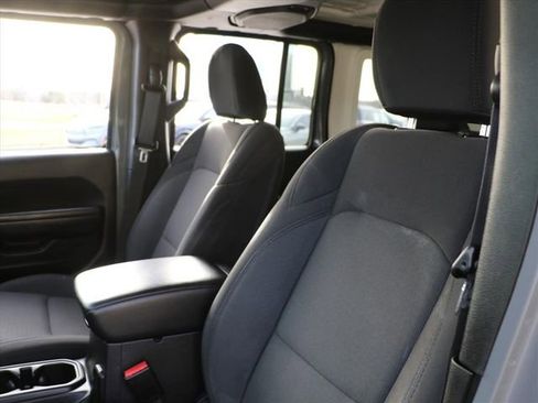 Used 2023 Jeep Wrangler Sport S image 19