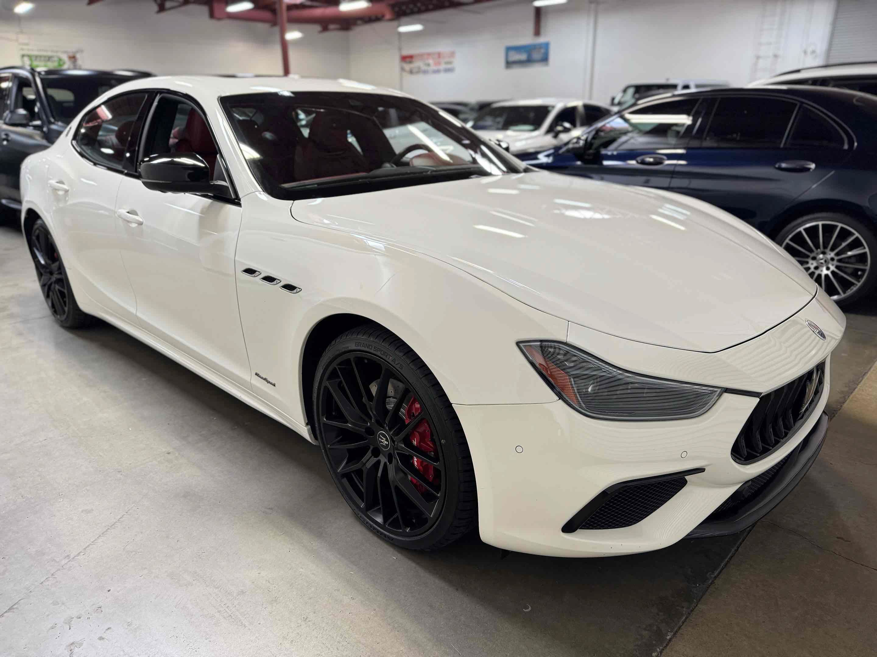 Used 2021 Maserati Ghibli S GranSport RWD image 3
