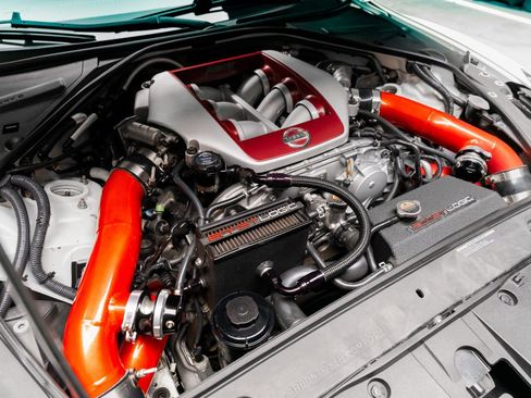 Used 2020 Nissan GT-R Premium image 3