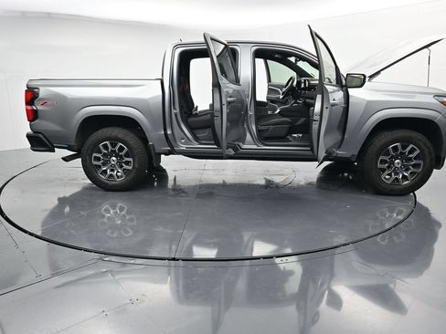 Used 2024 Chevrolet Colorado Z71 w/ Z71 Convenience Package 2 AWD/4WD image 27