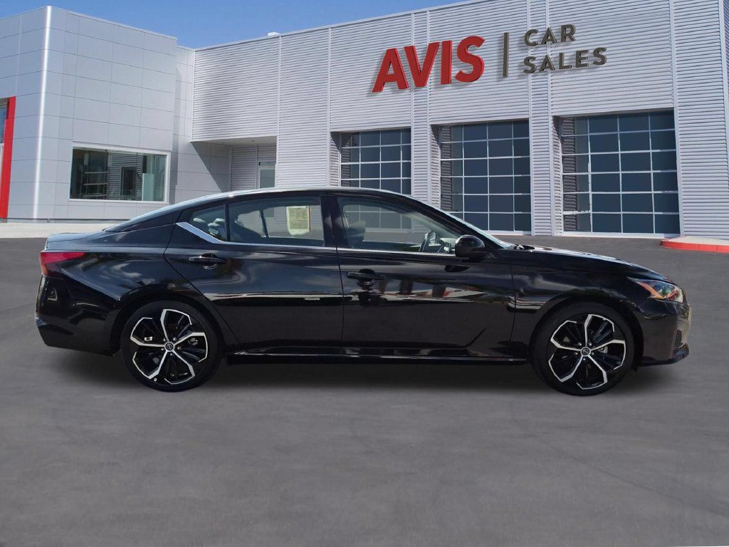 Used 2025 Nissan Altima 2.5 SR FWD image 5