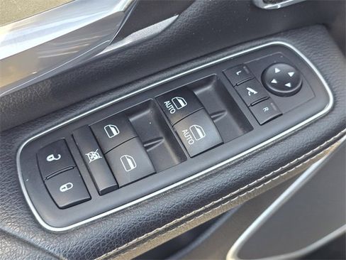 Used 2019 RAM 1500 Laramie image 29