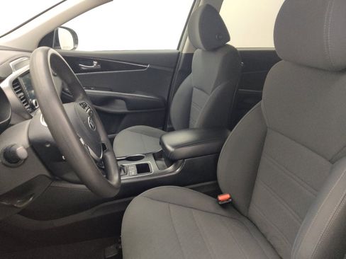 Used 2019 Kia Sorento FWD image 17