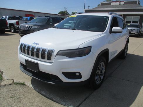 Used 2019 Jeep Cherokee Latitude Plus w/ Cold Weather Group AWD/4WD image 2