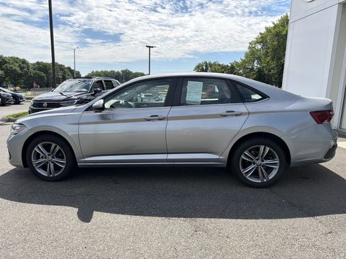 Certified 2024 Volkswagen Jetta SE FWD image 7