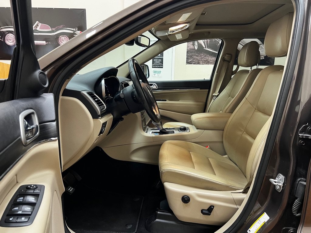 Used 2019 Jeep Grand Cherokee Limited AWD/4WD image 15