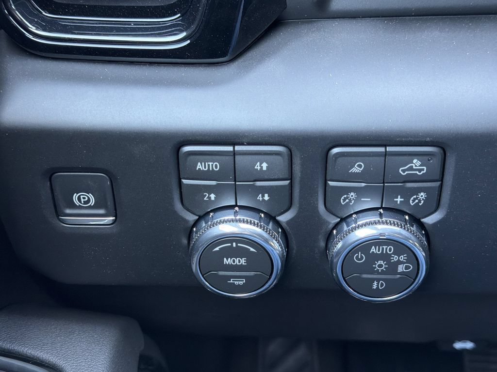 New 2026 GMC Sierra 1500 AT4 w/ Technology Package AWD/4WD image 11