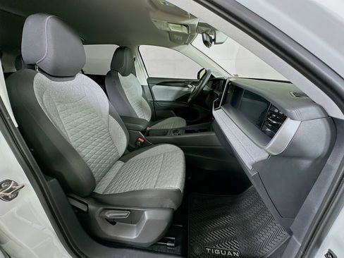 Used 2025 Volkswagen Tiguan S FWD image 29