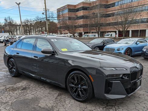 Used 2023 BMW 760i xDrive image 5