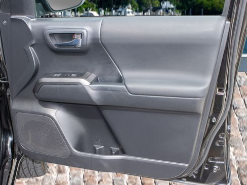 Used 2023 Toyota Tacoma TRD Sport w/ Advanced Technology Package image 12