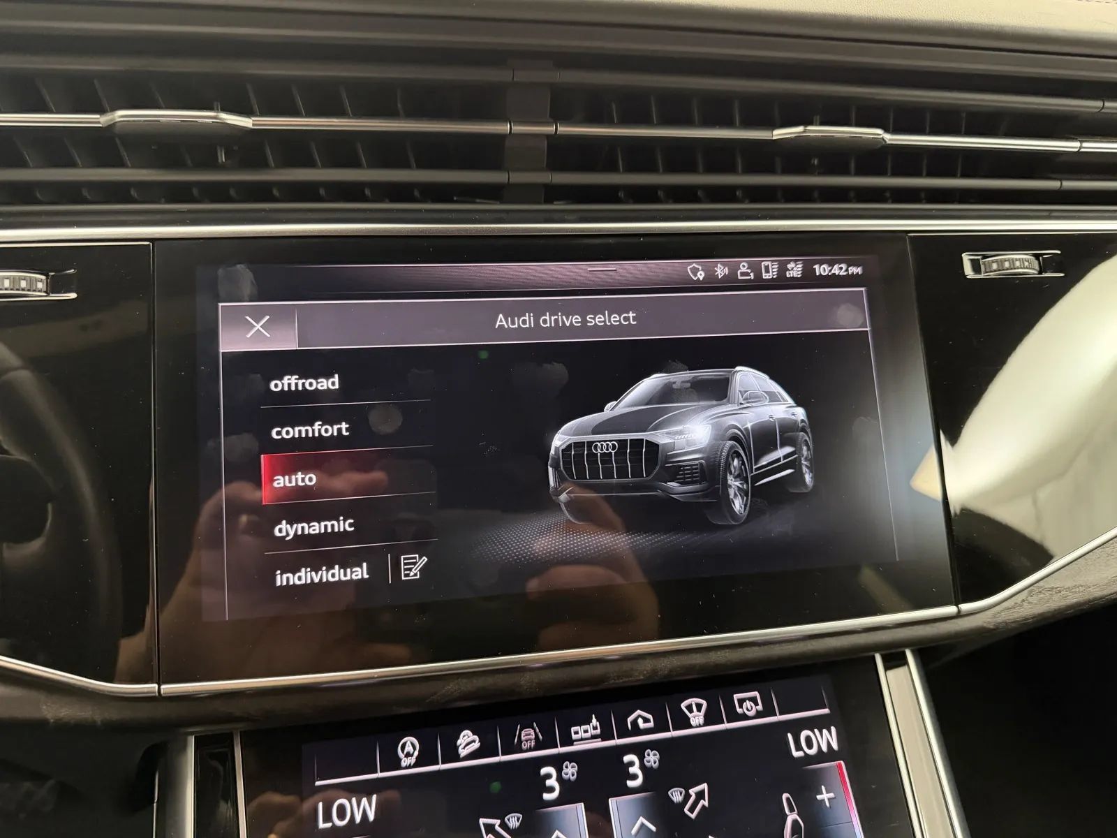 Used 2019 Audi Q8 Prestige AWD/4WD image 29