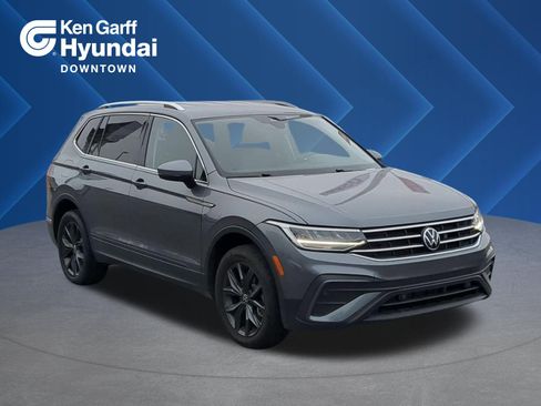 Used 2023 Volkswagen Tiguan SE image 1