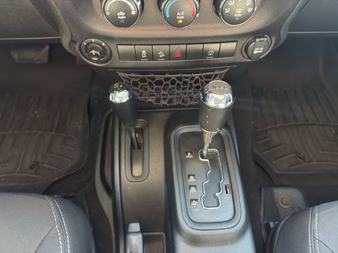 Used 2018 Jeep Wrangler Unlimited Sahara image 23