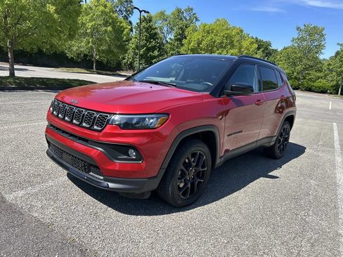 Used 2024 Jeep Compass Latitude w/ Altitude Special Edition AWD/4WD image 3